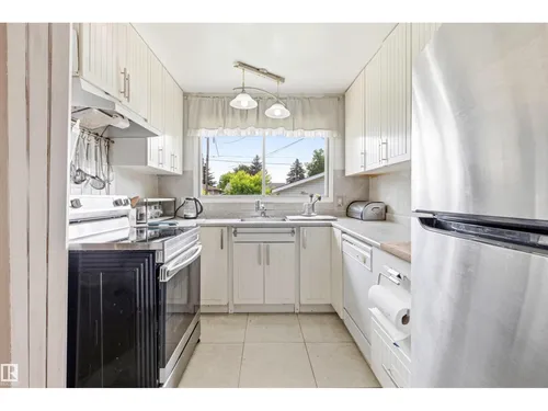 8719 164A ST NW, Edmonton - $385,000