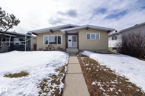 7123 39A AV NW NW, Edmonton - $465,000