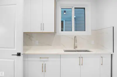 Interior photo 4 of 6403 29 AVE SW