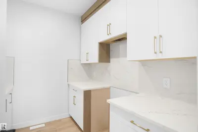 Interior photo 3 of 6403 29 AVE SW