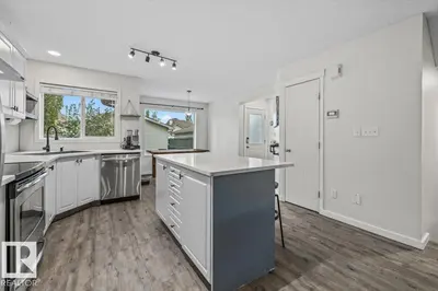 Interior photo 2 of 12122 17 AV SW