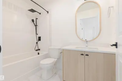 Interior photo 4 of 2638 62 ST SW