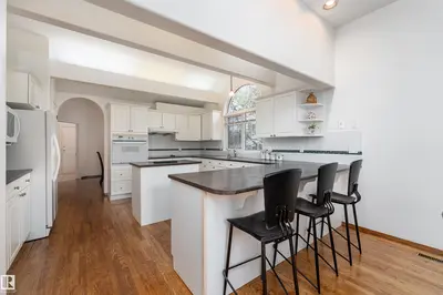 Interior photo 4 of 520 PARDEE BA NW