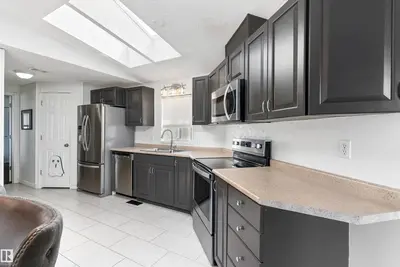 Interior photo 3 of 1661 Jubilee Crescent