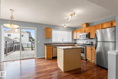 Interior photo 2 of 7118 19A SW SW