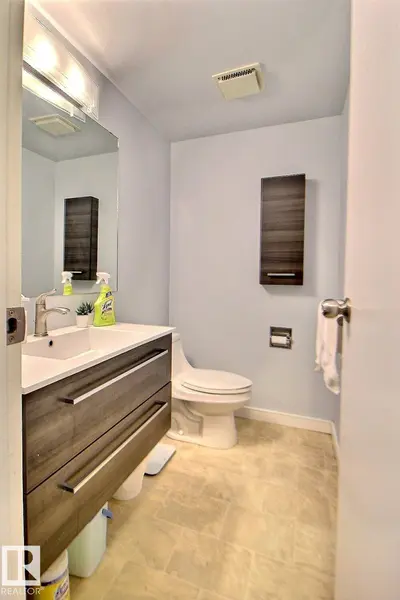 Interior photo 3 of 726 SADDLEBACK RD NW