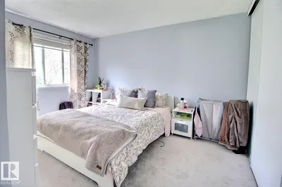 Interior photo 2 of 726 SADDLEBACK RD NW