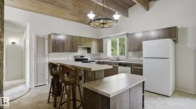 Interior photo 3 of 53268 RGE ROAD 211