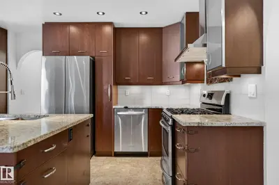 Interior photo 2 of 176 WAYGOOD RD NW