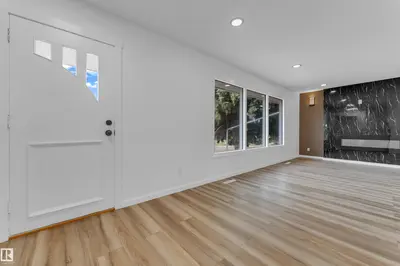 Interior photo 1 of 