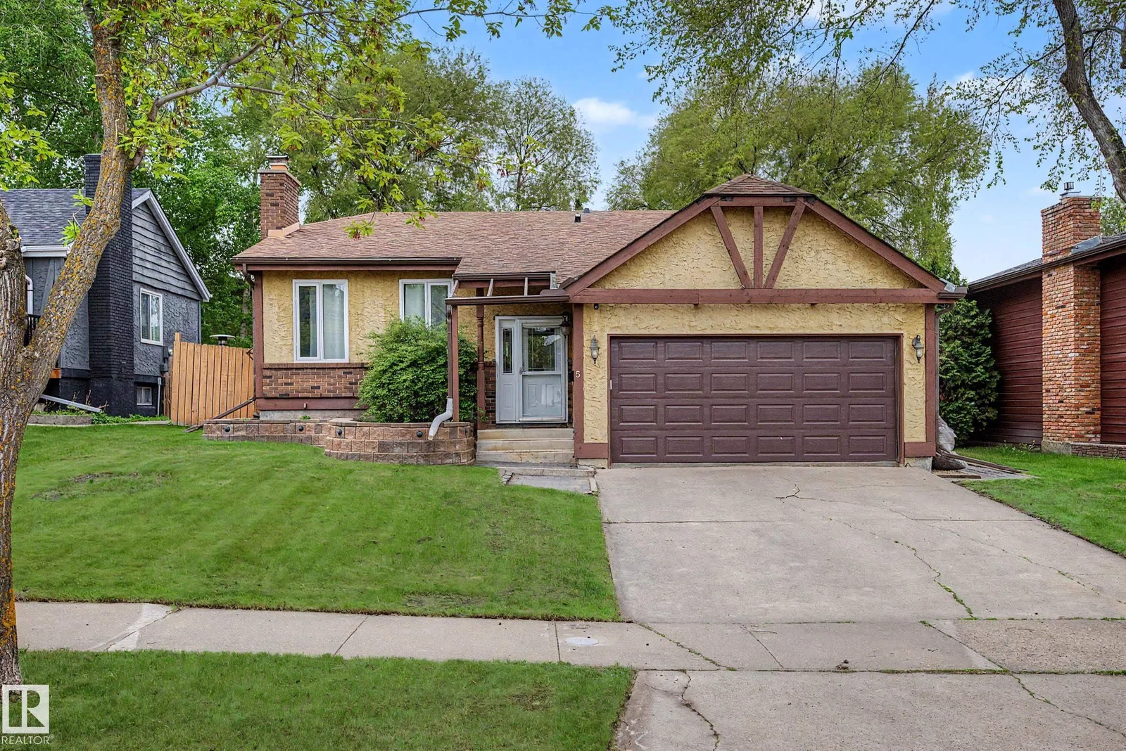 5 WILLOWBROOK CR, St. Albert - 4 bedroom Detached Single Family for sale
