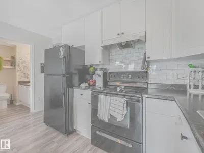 Interior photo 2 of 2816 26 ST NW