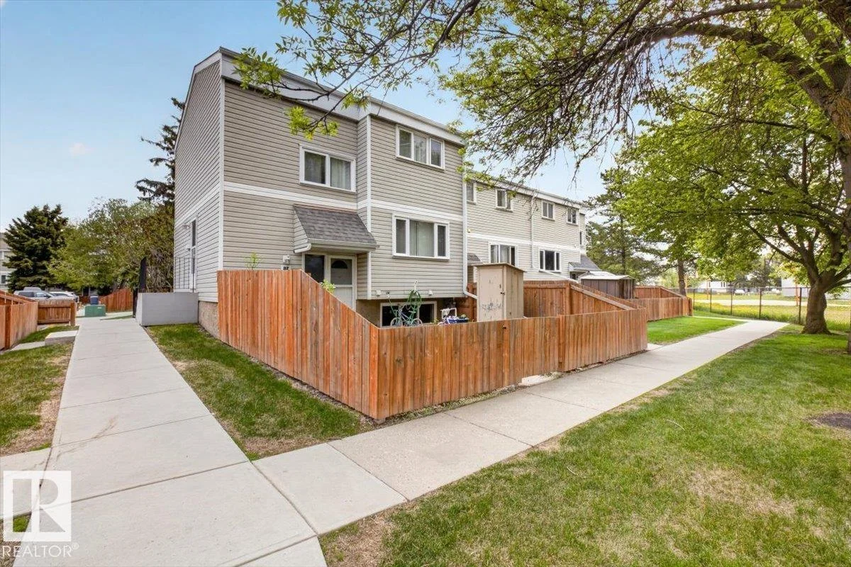 8F CASTLE TC NW, Edmonton - 3 bedroom Townhouse for sale