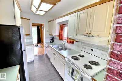 Interior photo 2 of 11930 95A ST NW