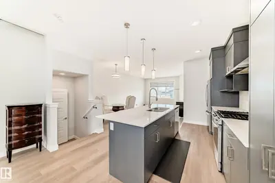 Interior photo 4 of 4005 HAWTHORN LINK LI SW