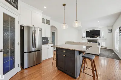 Interior photo 3 of 927 HAMPTON CO NW