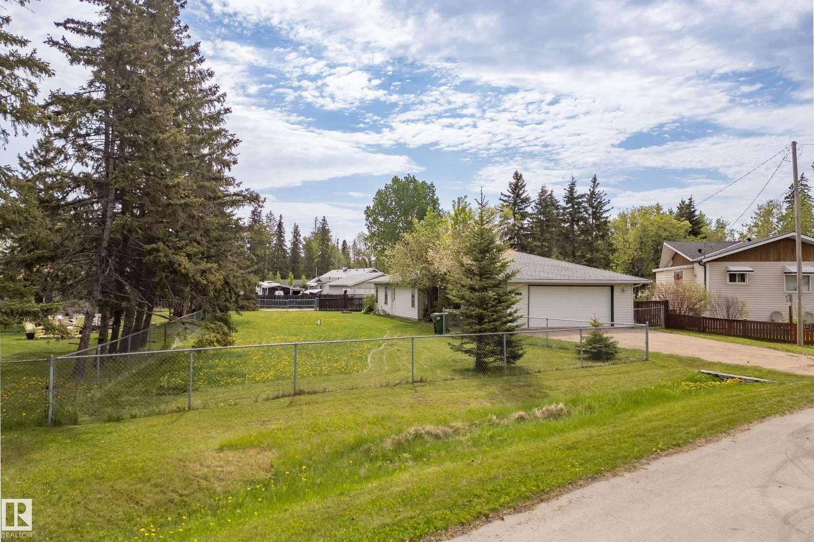 5011 64 ST, Rural Lac Ste. Anne County - 2 bedroom Detached Single Family for sale