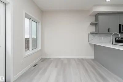 Interior photo 4 of 137 Pierwyck Loop