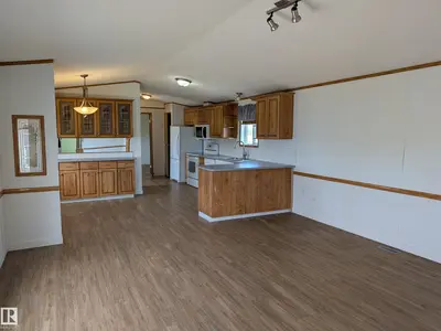 Interior photo 1 of 2 59030 Range Road 265