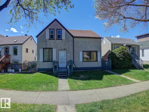 9533 77 AV NW, Edmonton - $475,000