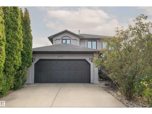 8407 160 AV NW, Edmonton - $600,000