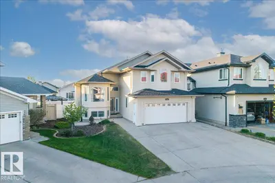 Interior photo 1 of 6050 164A AV NW