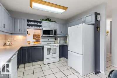 Interior photo 3 of 5 PINERIDGE CR