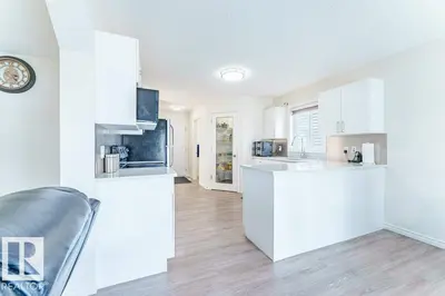 Interior photo 4 of 3525 22 ST NW