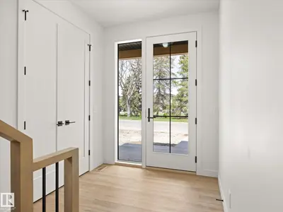 Interior photo 1 of 