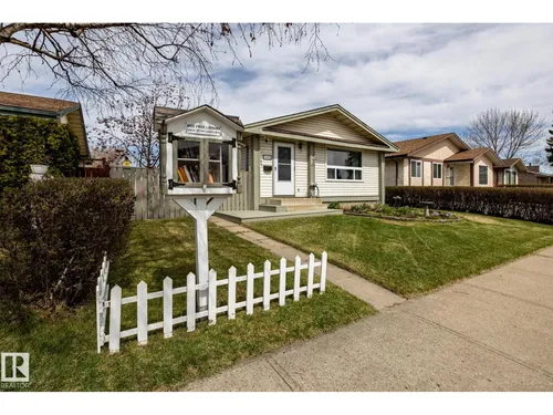3608 16A AV NW, Edmonton - $450,000