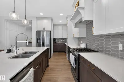 Interior photo 3 of 52 ABERDEEN CR
