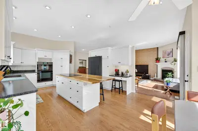 Interior photo 3 of 433 ESTATE DR