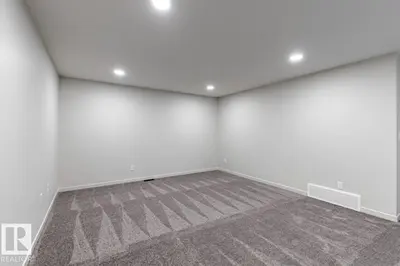 Interior photo 2 of 7387 KLAPSTEIN CR SW