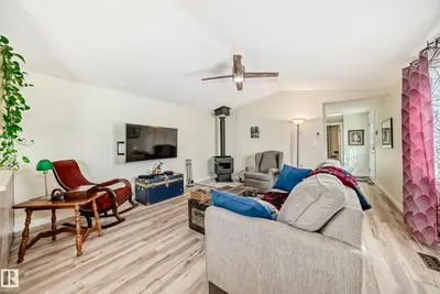 Interior photo 2 of 56118 RGE ROAD 240