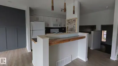 Interior photo 1 of 703 GRANDIN DR
