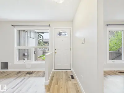 Interior photo 2 of 152 Surrey Gardens NW