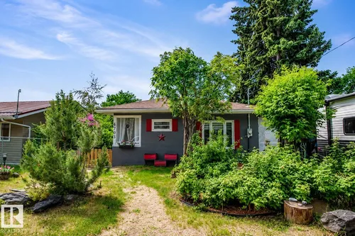 4703 47 Ave, Myrnam - $99,900