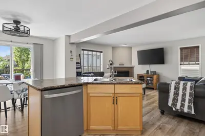 Interior photo 4 of 988 REGENCY DR