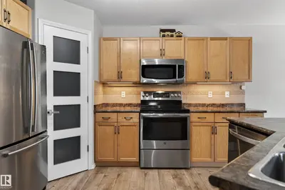 Interior photo 2 of 988 REGENCY DR