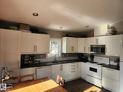 Interior photo 4 of 5273 50 ST