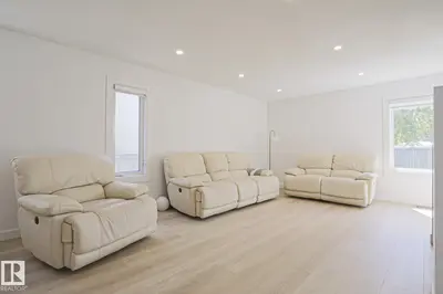 Interior photo 4 of 11347 10 AV NW