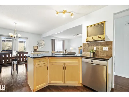 1212 37C AV NW, Edmonton - $539,000