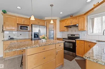 Interior photo 2 of 7622 168A AV NW