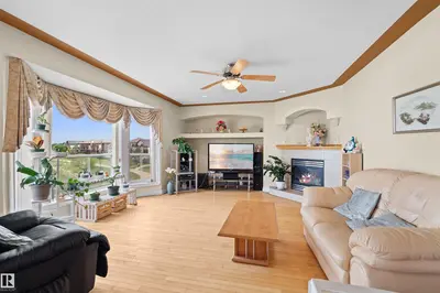 Interior photo 4 of 7622 168A AV NW