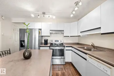 Interior photo 3 of #2 15215 126 ST NW
