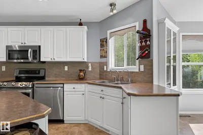 Interior photo 3 of 3602 53 AV