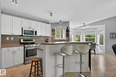 Interior photo 2 of 3602 53 AV