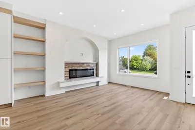 Interior photo 4 of 