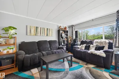 Interior photo 4 of 5007 51 AV