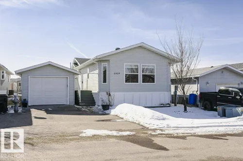 1919 Jubilee Road, Sherwood Park - $224,900